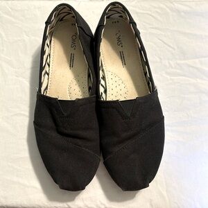 TOMS classic black slip-ons